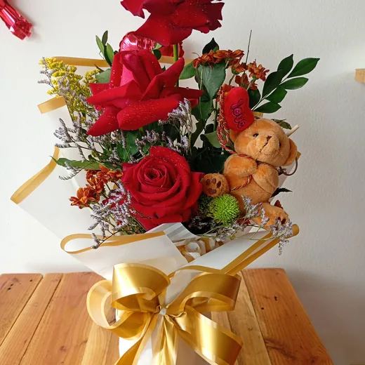 Mais um presente montado com carinho pela Pérola Flores.