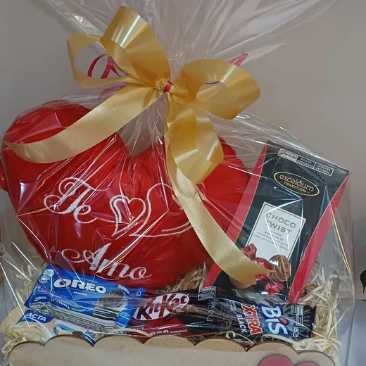 Cestas de pelúcia, acompanham chocolates nacionais e importados